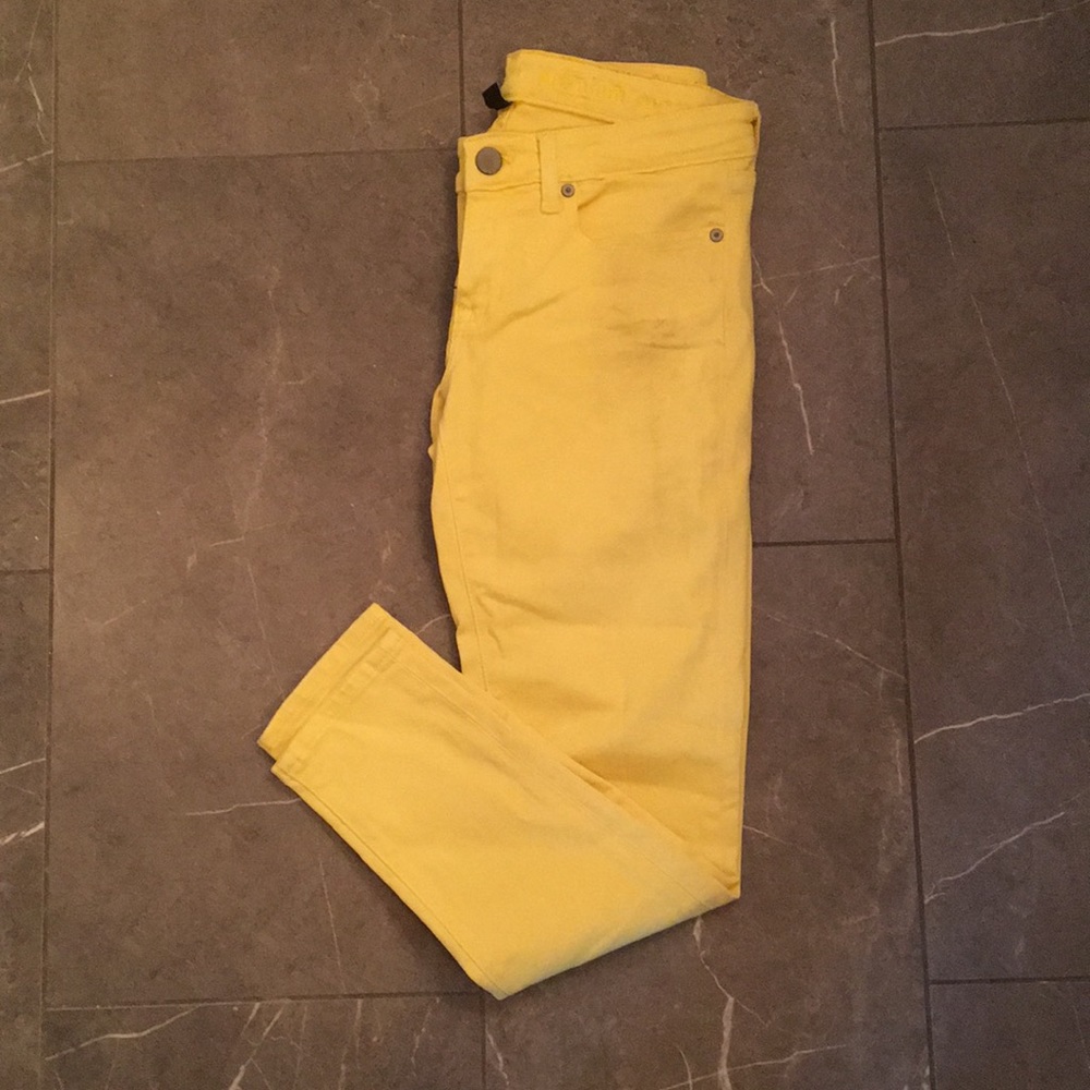 Gap Skinny, cropped, yellow jeans